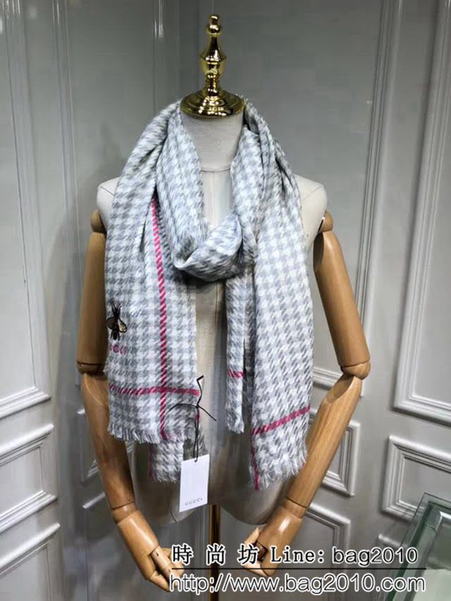 GUCCI古馳官網 18年秀場小千鳥格羊絨長圍巾 LLWJ6684